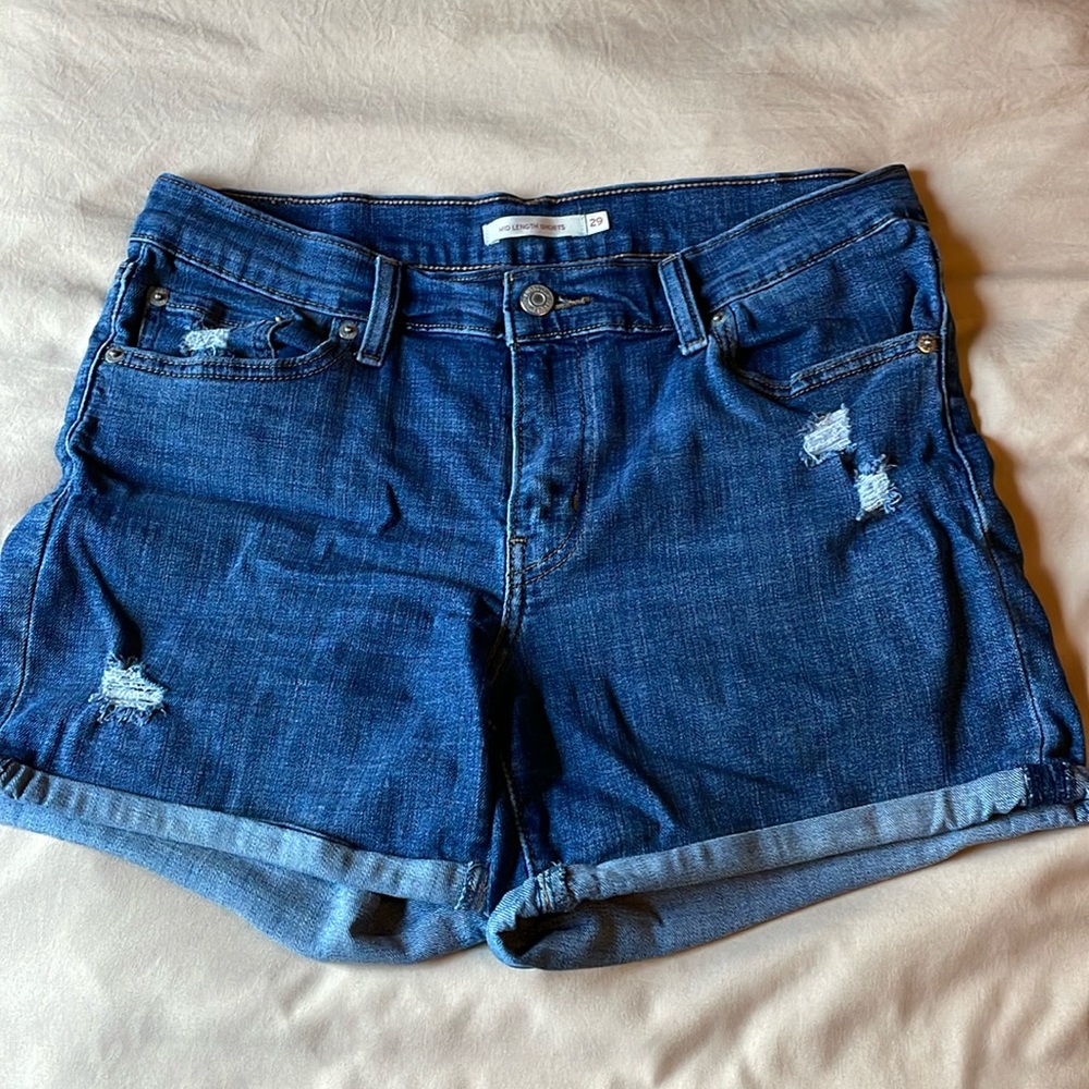 GUC Levi’s Mid Length Shorts